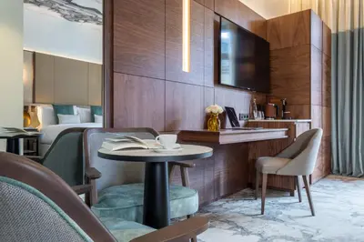 Télévision ou salle de divertissement dans l'établissement InterContinental Paris Champs Elysées Etoile by IHG