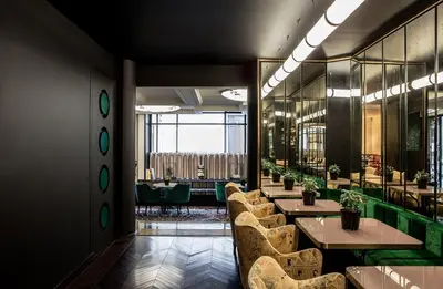 Coin salon dans l'établissement Hôtel du Rond-point des Champs-Élysées - Esprit de France