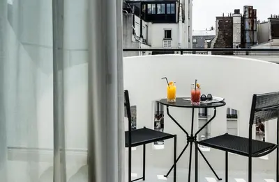 Boissons dans l'établissement Hôtel du Rond-point des Champs-Élysées - Esprit de France