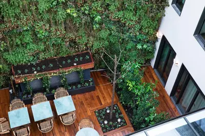 Jardin de l'établissement Maison Bréguet