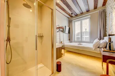 Salle de bains dans l'établissement Hôtel Marie