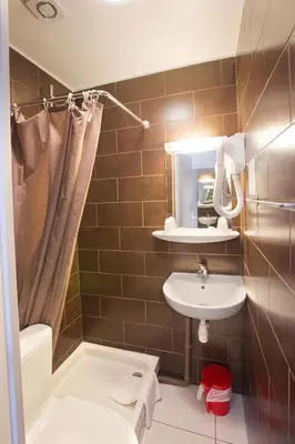 Salle de bains dans l'établissement Hipotel Paris Père-Lachaise République