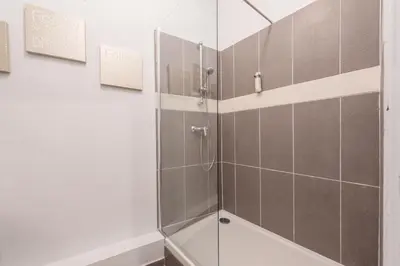 Salle de bains dans l'établissement WS Hôtel de Ville - Musée Pompidou