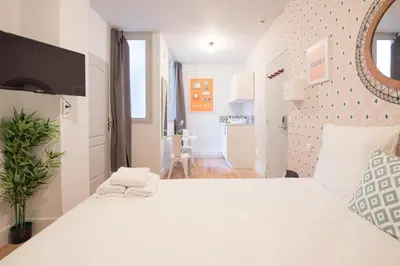 Un ou plusieurs lits dans un hébergement de l'établissement WS Hôtel de Ville - Musée Pompidou