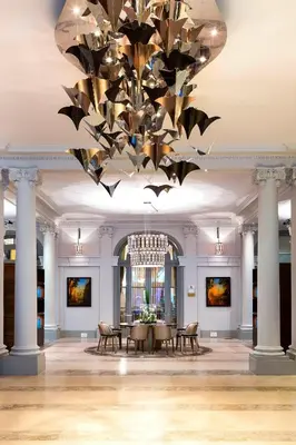 Télévision ou salle de divertissement dans l'établissement Paris Marriott Opera Ambassador Hotel