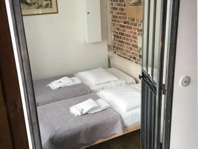 Un ou plusieurs lits dans un hébergement de l'établissement Cluny La Sorbonne Paris centre 2 chambres