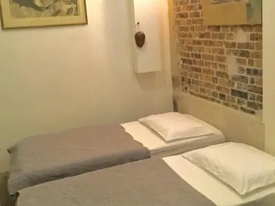 Un ou plusieurs lits dans un hébergement de l'établissement Cluny La Sorbonne Paris centre 2 chambres