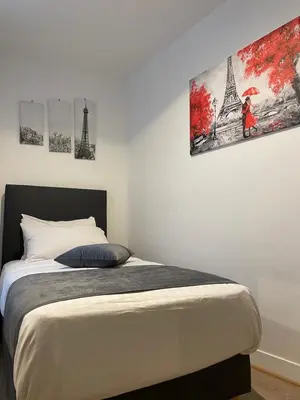 Un ou plusieurs lits dans un hébergement de l'établissement Hôtel de Bordeaux