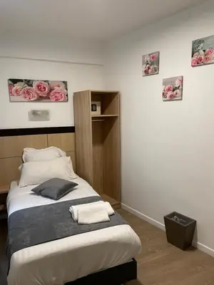 Un ou plusieurs lits dans un hébergement de l'établissement Hôtel de Bordeaux
