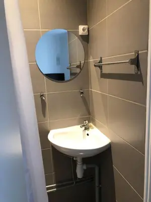 Salle de bains dans l'établissement Hôtel de Bordeaux