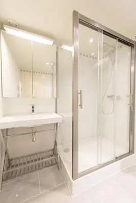 Salle de bains dans l'établissement Up & Down