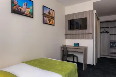 Un ou plusieurs lits dans un hébergement de l'établissement Reims Hotel