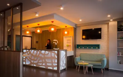 Télévision ou salle de divertissement dans l'établissement Reims Hotel