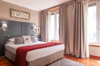 Un ou plusieurs lits dans un hébergement de l'établissement Hotel George Sand Opéra Paris