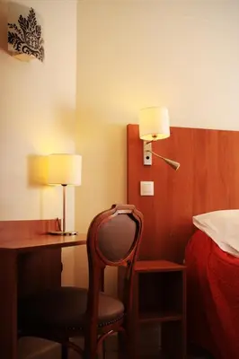 Un ou plusieurs lits dans un hébergement de l'établissement Hôtel Marignan