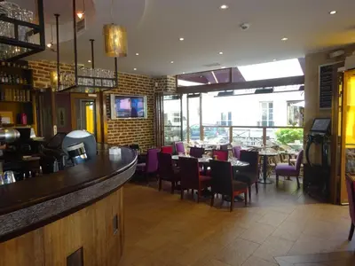 Salon ou bar de l'établissement Au limousin
