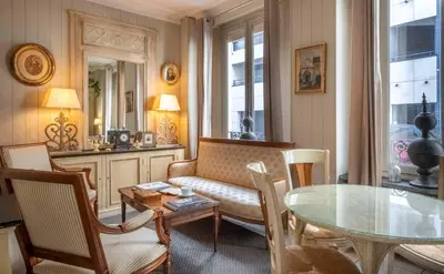 Coin salon dans l'établissement Hôtel de l'Avre