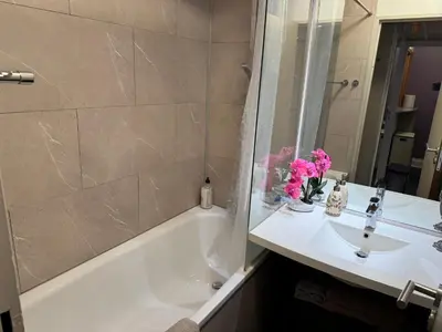 Salle de bains dans l'établissement ALTAMIRA (Paris Expo - Porte de Versailles)