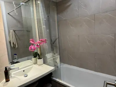Salle de bains dans l'établissement ALTAMIRA (Paris Expo - Porte de Versailles)
