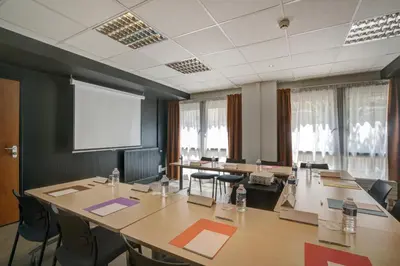 Espace de conférence ou salle de réunion dans l'établissement Belambra Clubs & Hotels - Le Magendie