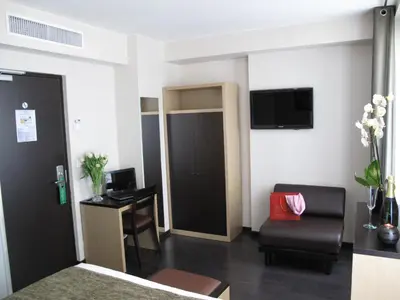 Télévision ou salle de divertissement dans l'établissement Source Hôtel