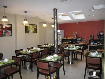 Restaurant ou autre lieu de restauration dans l'établissement Source Hôtel