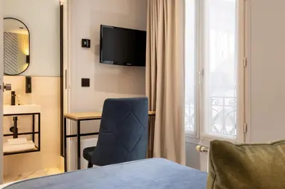 Télévision ou salle de divertissement dans l'établissement Hotel Espace Champerret