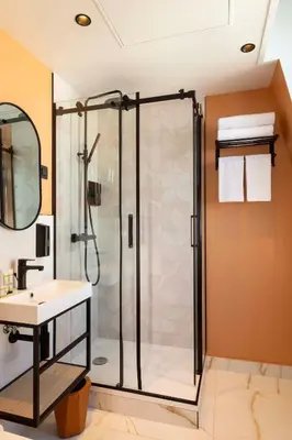 Salle de bains dans l'établissement Hotel Espace Champerret