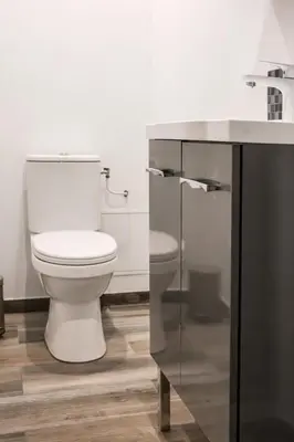 Salle de bains dans l'établissement La Cle des Expos 