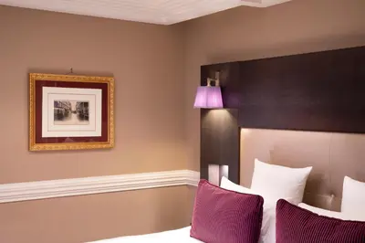 Coin salon dans l'établissement Elysées Hôtel