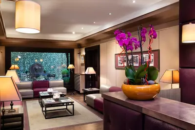 Coin salon dans l'établissement Elysées Hôtel