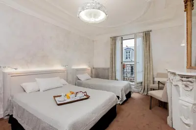 Un ou plusieurs lits dans un hébergement de l'établissement Hotel Bonaparte