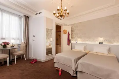 Un ou plusieurs lits dans un hébergement de l'établissement Hotel Bonaparte