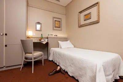 Un ou plusieurs lits dans un hébergement de l'établissement Hotel Bonaparte