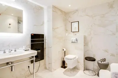 Salle de bains dans l'établissement Mom'Art Hotel
