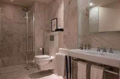 Salle de bains dans l'établissement Mom'Art Hotel