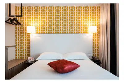 Un ou plusieurs lits dans un hébergement de l'établissement The Originals Boutique, Hôtel Maison Montmartre Paris Les Puces