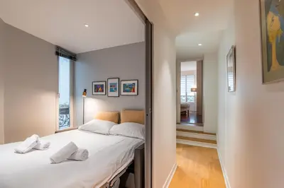 Un ou plusieurs lits dans un hébergement de l'établissement Veeve - Pompidou Hideaway