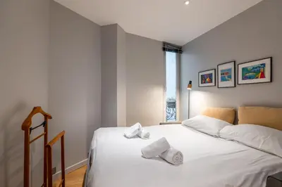 Un ou plusieurs lits dans un hébergement de l'établissement Veeve - Pompidou Hideaway