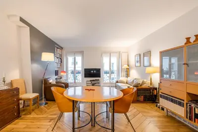 Télévision ou salle de divertissement dans l'établissement Veeve - Pompidou Hideaway