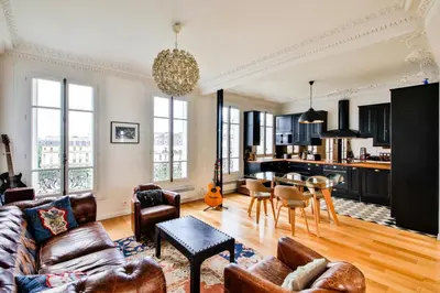 Cuisine ou kitchenette dans l'établissement Hôtel de ville