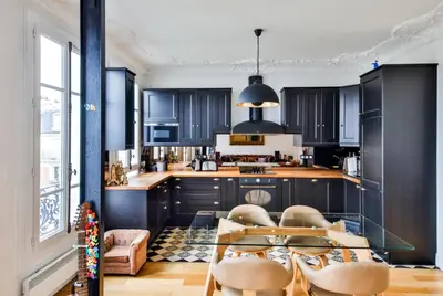 Cuisine ou kitchenette dans l'établissement Hôtel de ville
