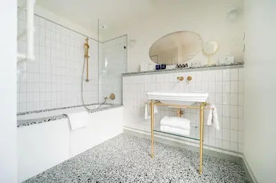 Salle de bains dans l'établissement Hôtel Monte Cristo