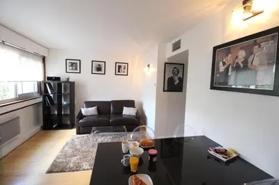 Boissons dans l'établissement Short Stay Paris Apartments