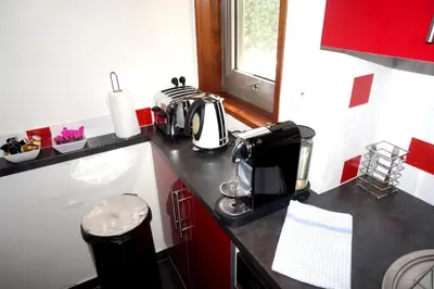 Cuisine ou kitchenette dans l'établissement Short Stay Paris Apartments