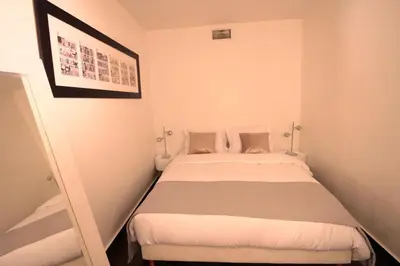 Un ou plusieurs lits dans un hébergement de l'établissement Short Stay Paris Apartments