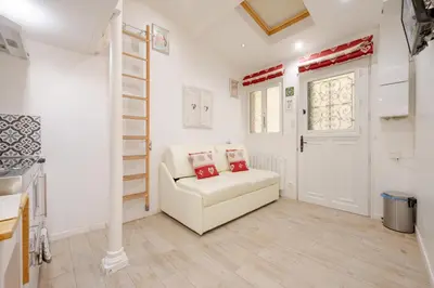 Cuisine ou kitchenette dans l'établissement Superb tiny house in heart of Paris 1st!