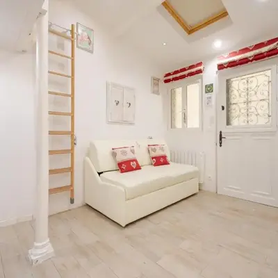 Superb tiny house in heart of Paris 1st!