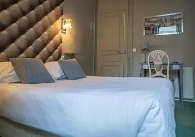Un ou plusieurs lits dans un hébergement de l'établissement Nouvel Hôtel