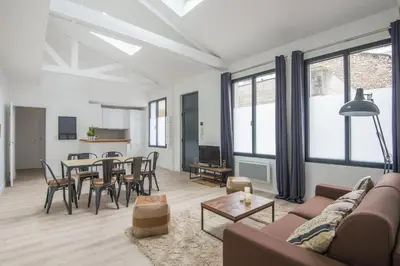 Coin salon dans l'établissement L'Industriel, loft de 2 chambres, Villa Saint Charles
